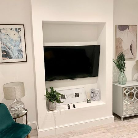 Modern 2 Bedroom Apartment With Private Garden Near Canary Wharf London Kültér fotó