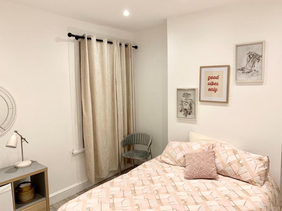 Modern 2 Bedroom Apartment With Private Garden Near Canary Wharf London Kültér fotó